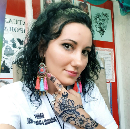 Petrece Weekend-ul cu Jagua in stil Henna - 🅹🅰🅶🆄🅰 🆃🅰🆃🆄